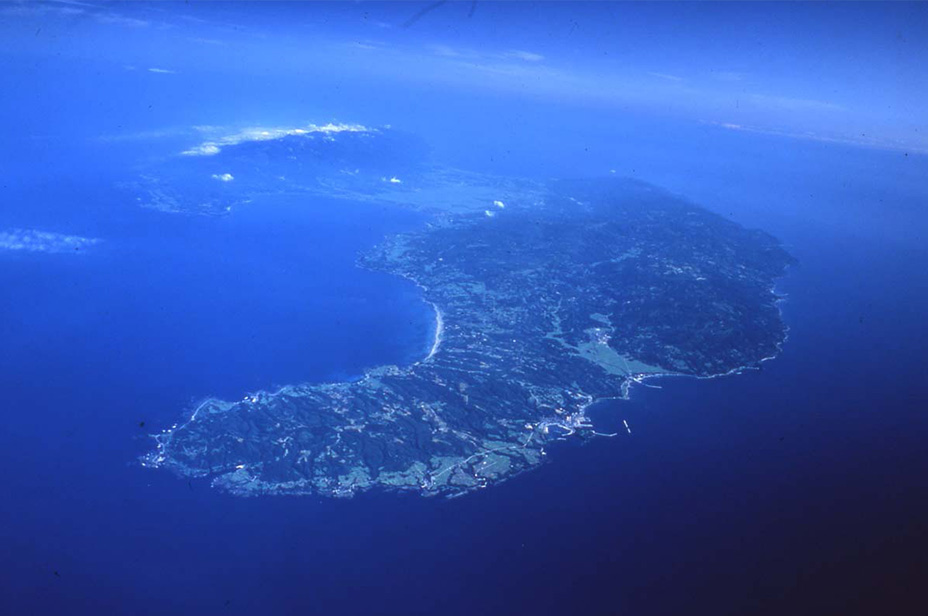 上空から見た佐渡ヶ島